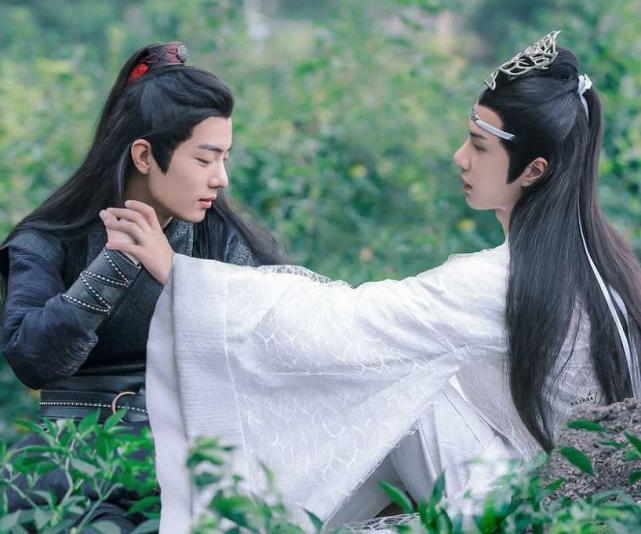 别再说"忘羡"撩人了,看到薛洋跟晓星尘私下的合照,心脏被暴击_cp