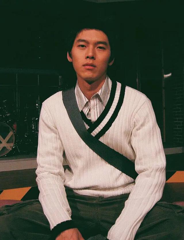 玄彬高中集体照曝光脸好小好窄一眼就认出网友也太出众了吧