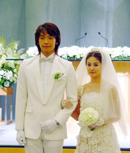 浪漫满屋》播出15年,女二嫁圈外企业家,40岁穿婚纱的样子太美_韩恩贞