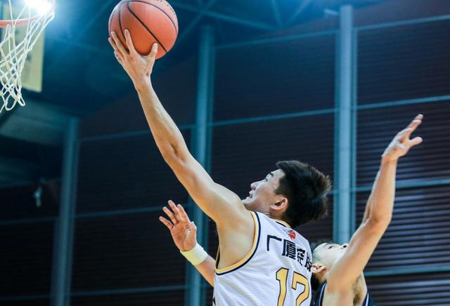 06他征服了自己.孙铭徽是扣篮王出身,打球,性格一直彪悍!