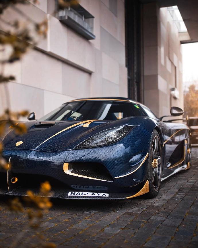 蓝色碳纤维车koenigseggagerarsnaraya
