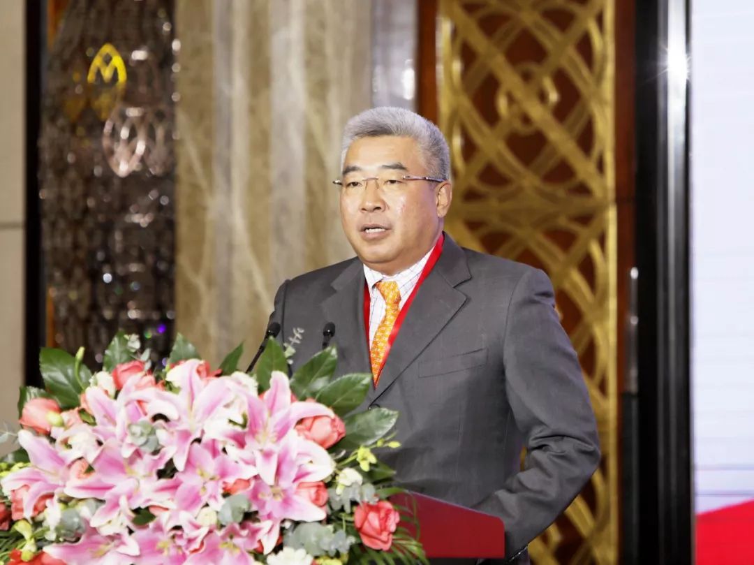 国务院参事,中央财经大学刘桓教授分别以"2020年的国际环境和国内