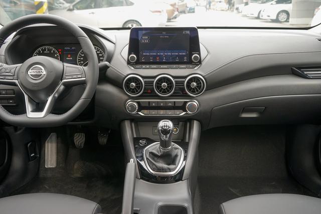 日产新轩逸为什么这么受人青睐老潘告诉你14代轩逸到底哪里好