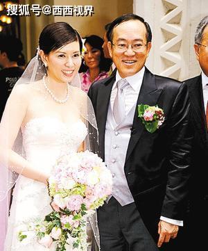 罗慧娟在拍摄《新天仙配》时,结识了台湾当红小生李志奇,在剧中相爱的