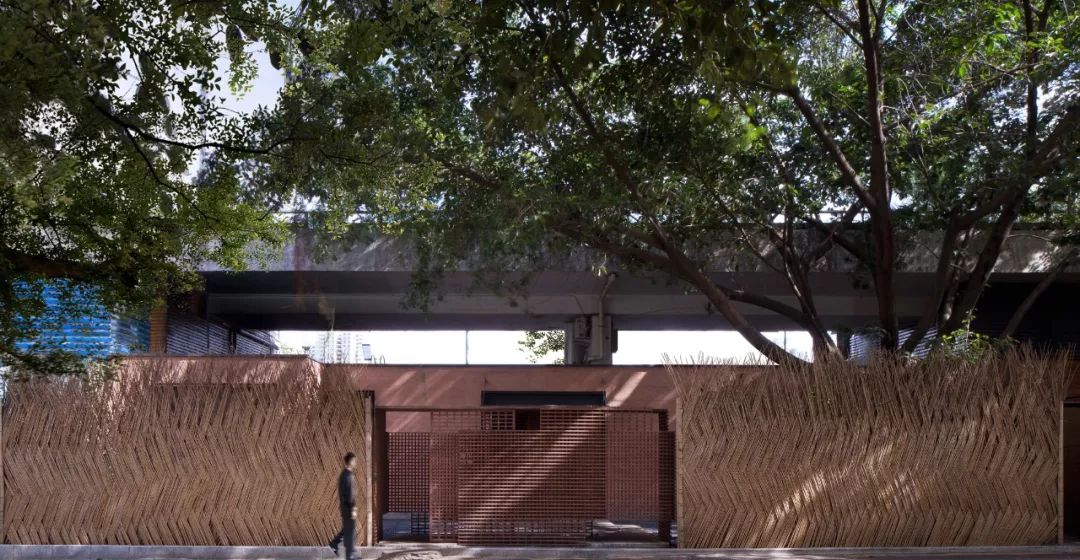 琚宾作品:东西小院(2018)-phaseⅠ高架桥下的餐厅▲ 琚宾作品:东西