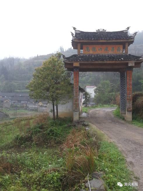 原创摩旅湘西匪都腊尔山镇乌龙山探究清朝中衰之战点燃地民风彪悍好不