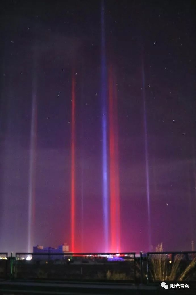 时隔一年!茶卡盐湖又现极美光柱!_青海