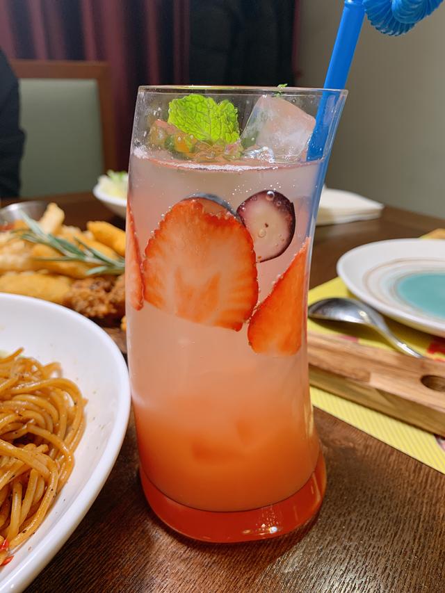 口就能瞬间带走所有肉食带来的油腻感～拿铁想喝热饮还有香醇的热拿铁