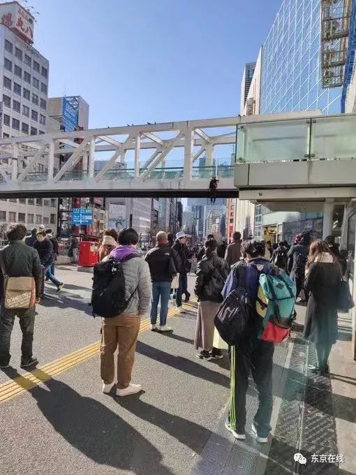 新年伊始 恐 袭 新宿 有人用围巾在车站天桥上自杀 日本警视厅