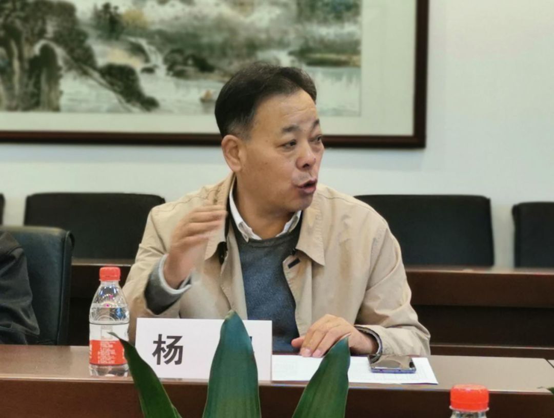 会议开始,校友总会徐瑶老师首先转达了校友总会谢文新秘书长对与会