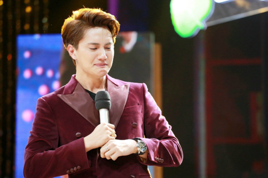 原创当年汪涵送小五一张银行卡,小五跪地磕头离开《天天向上》,现状