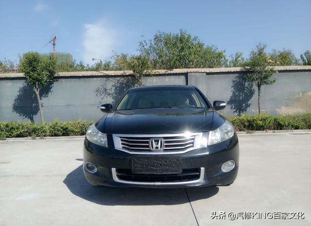 第8代雅阁3.5l v6街边实拍,感觉还是这代更经典