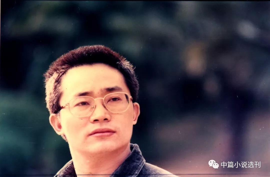 之前曾与母亲在县城照过照片,现已模糊不清人生轨迹东西,原名田代琳