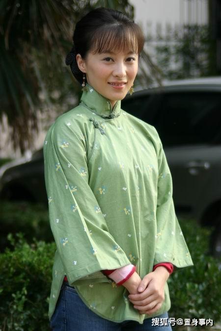 她曾是最美琼女郎,与导演相识仅6天就结婚,今43岁依旧年轻漂亮_徐露