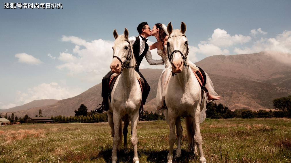 骑白马玩亲亲,狗粮满天飞