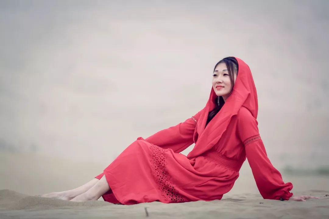 金奕含一小时的夜行太短,短得我来不及直面黑暗和未知的恐惧,就要张开