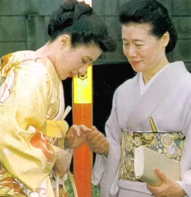 日本雅子皇后罕见的十二张照片，总有一张你没有见过-搜狐大视野-搜狐新闻
