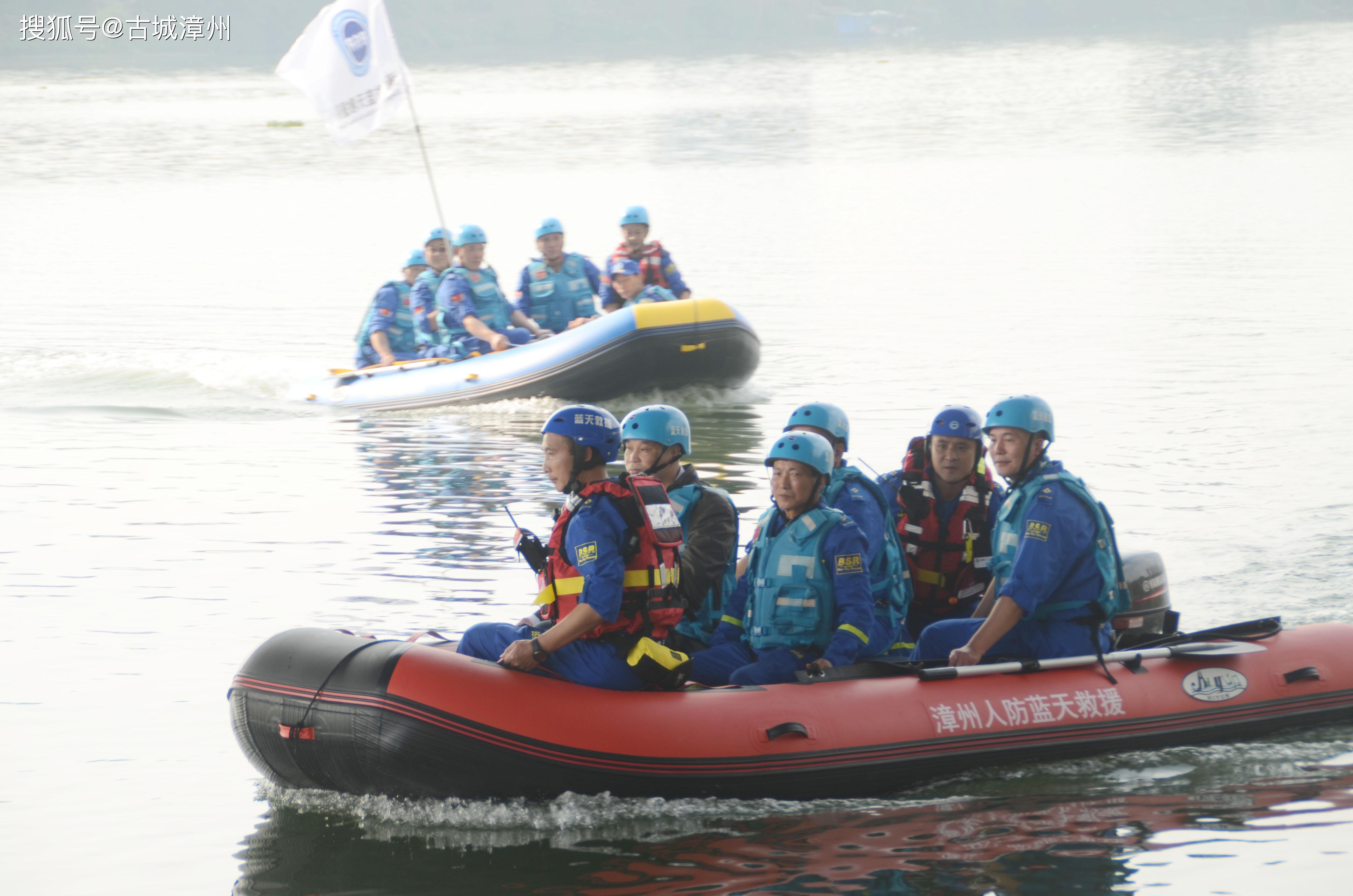 漳州人防蓝天救援队冲锋舟移交下水仪式举行,打造水域全能"蓝朋友 "