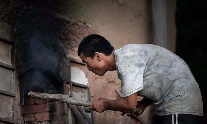 长武在外游子冯军成作品烤烟炉勾起了无数人的记忆