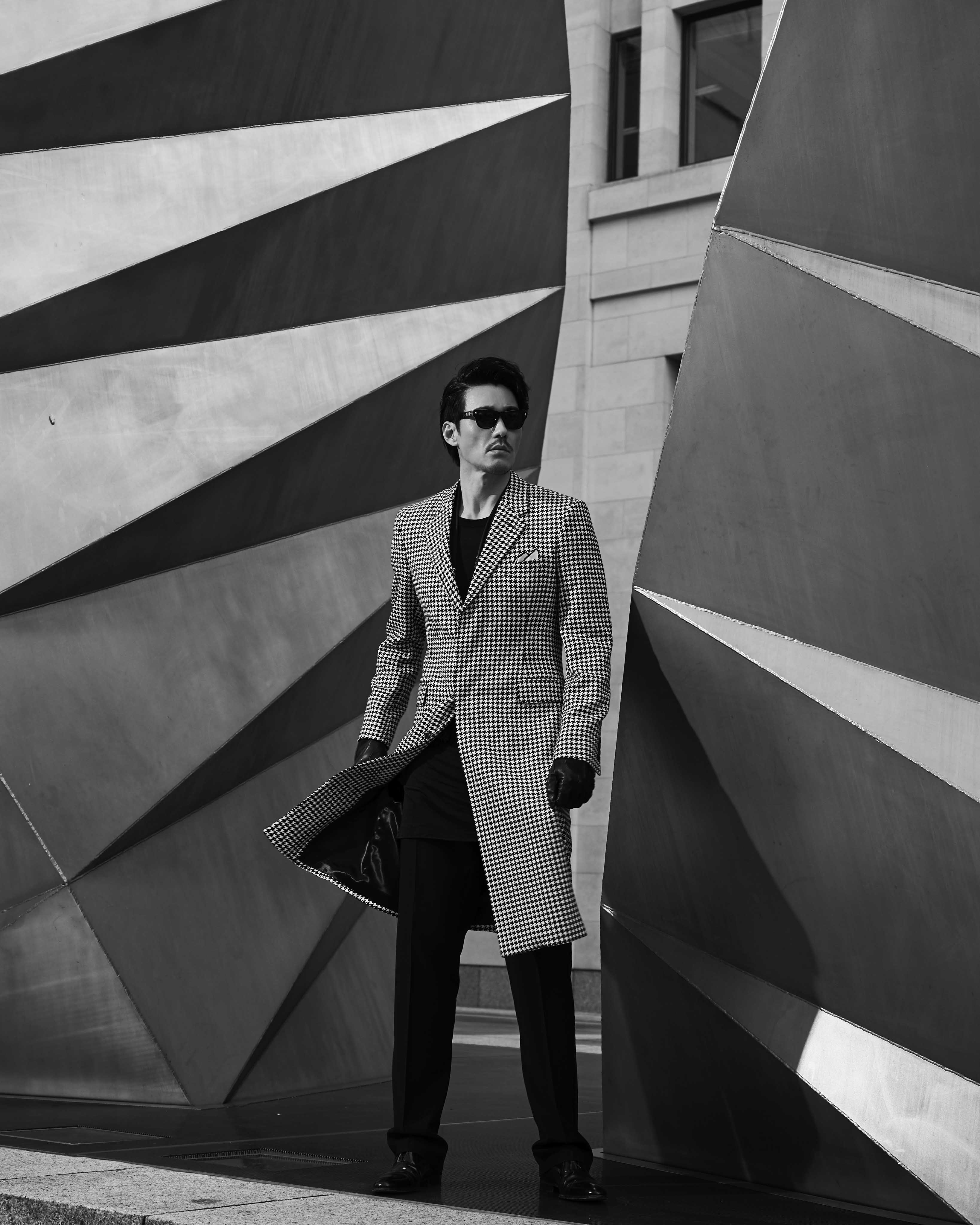 胡兵伦敦街拍大衣风经典回潮 传递时尚新态度