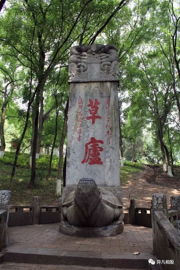 獨自摩旅襄陽夫人城未見昔日鼓角戰馬卻交到好客同道小弟