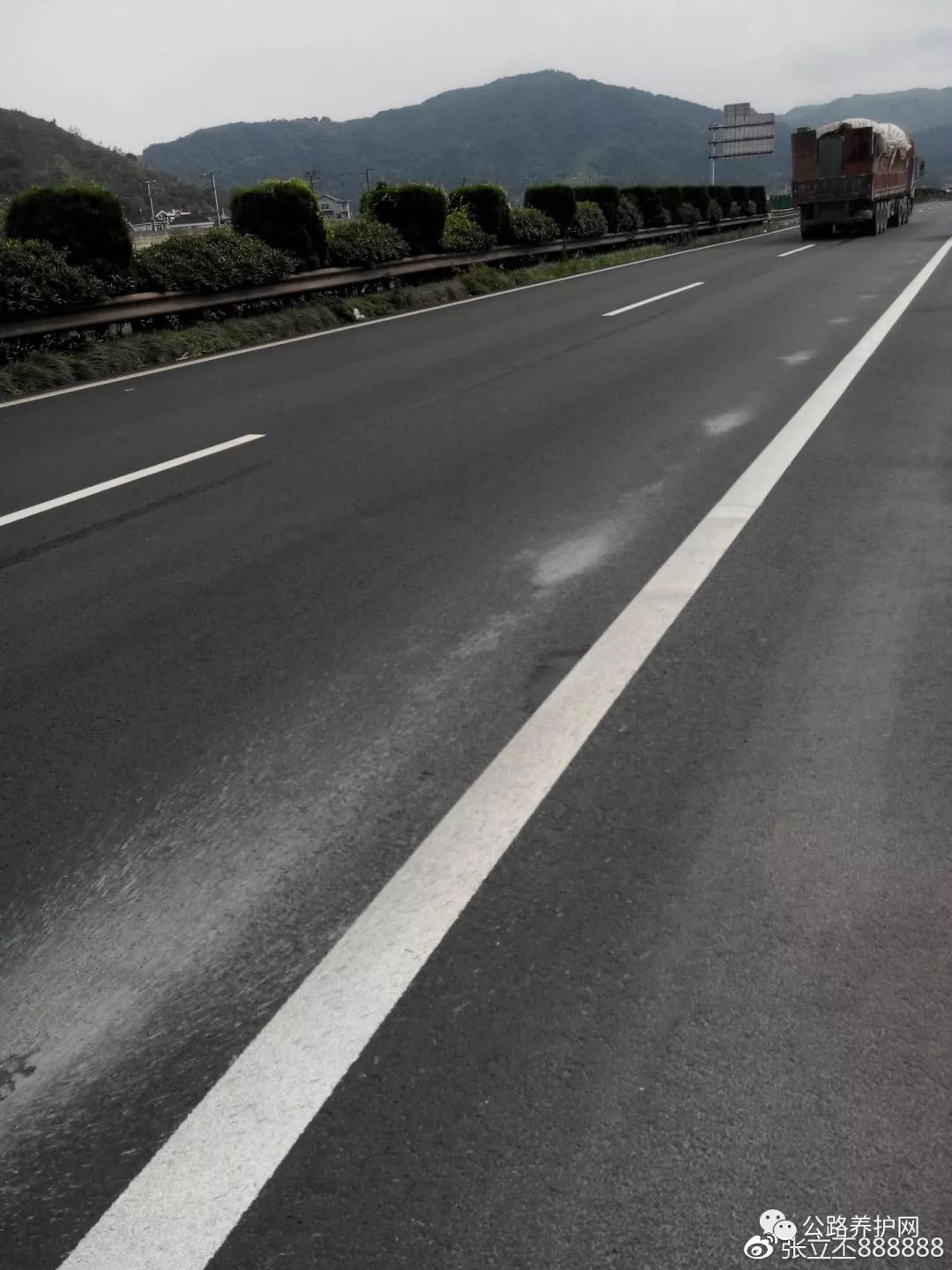 公路养护网：高速公路常见的四大病害及原因刨析_裂缝