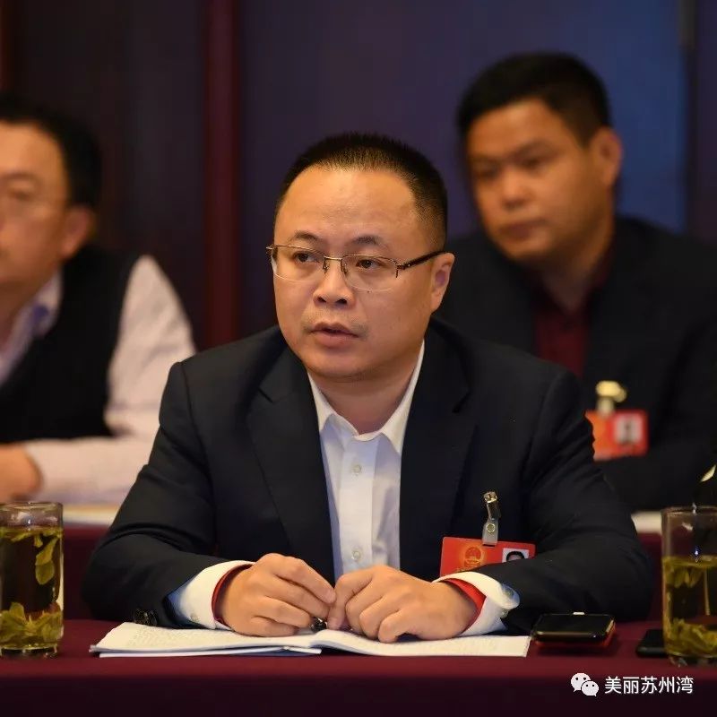 华磊代表:政府工作报告直奔主题,细致总结了2019年工作,并提出了2020