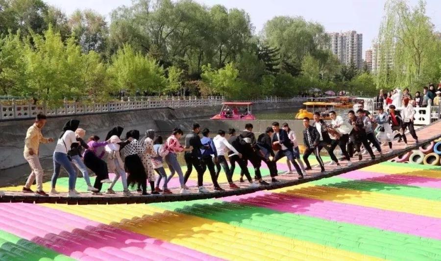 免费体验大泉州首家网红摇摆桥玩三天三夜都不过瘾