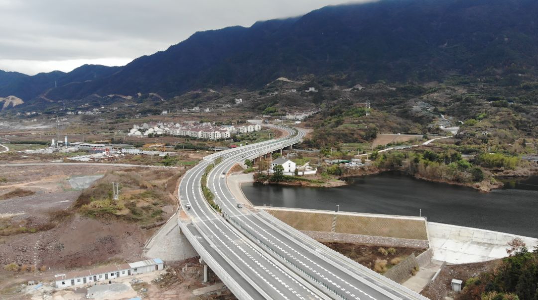 项目起点位于丽水经济开发区南明山街道岑山村,接s328省道,途经丽水