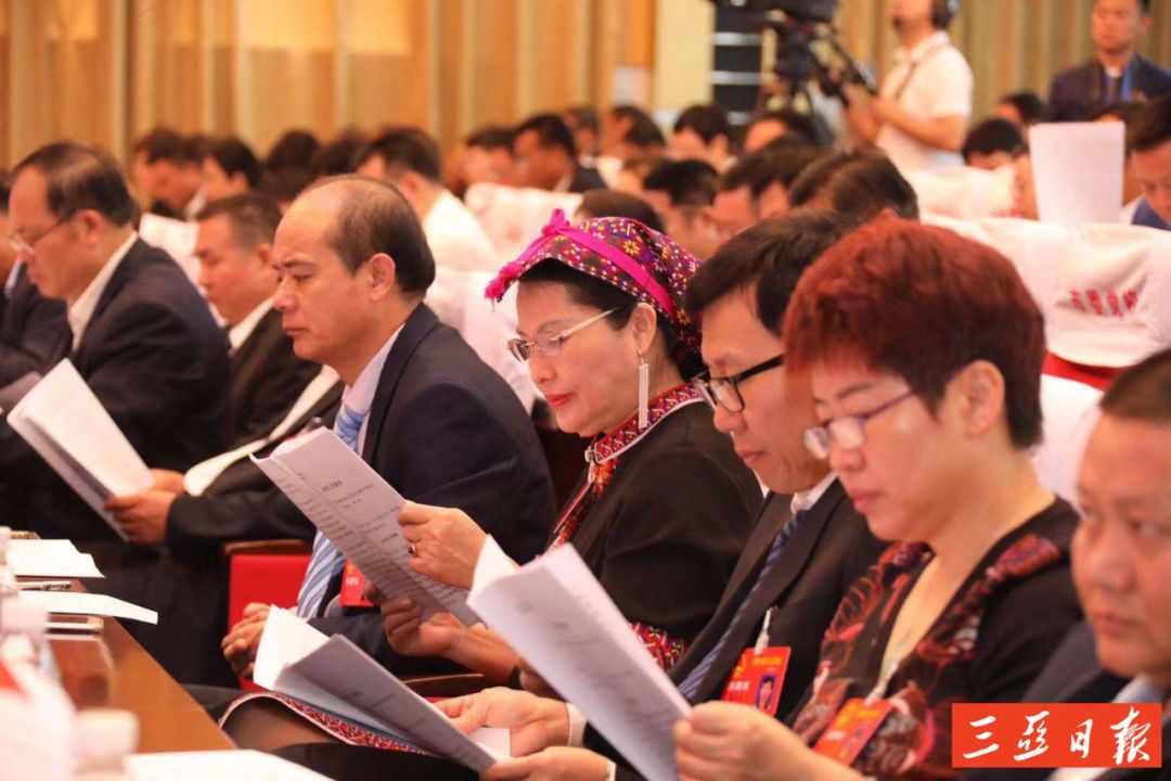 三亚市七届人大七次会议隆重开幕