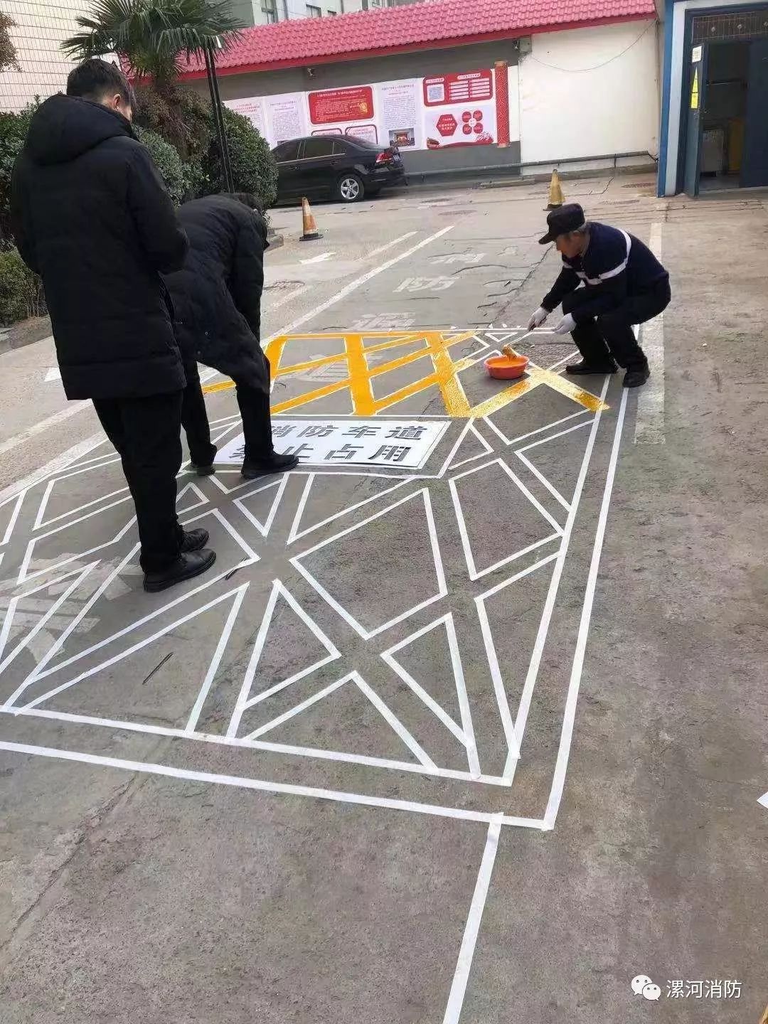 漯河各单位施划标线标识,对阻塞消防通道说"不"!