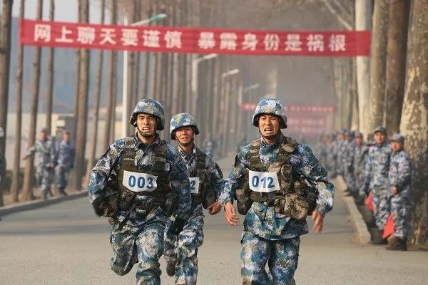 新年伊始海军陆战队某旅训练场