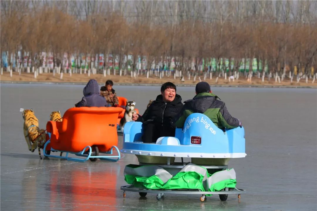 去鳴翠湖吃著火鍋唱著歌滑著雪橇賽冰車