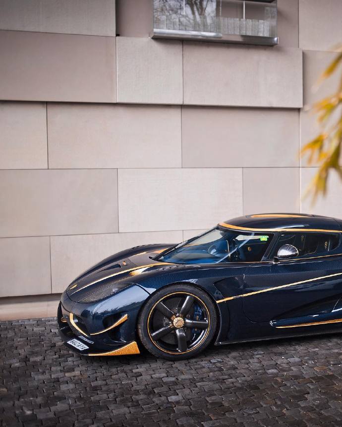 蓝色碳纤维车koenigseggagerarsnaraya
