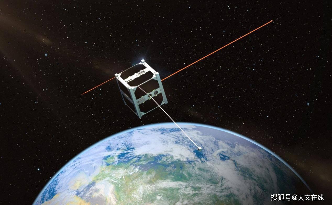 三星的"太空自拍"卫星从天空坠落到密歇根州的马场