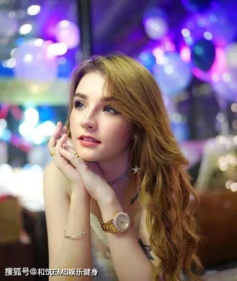 这妞儿太tm性感了