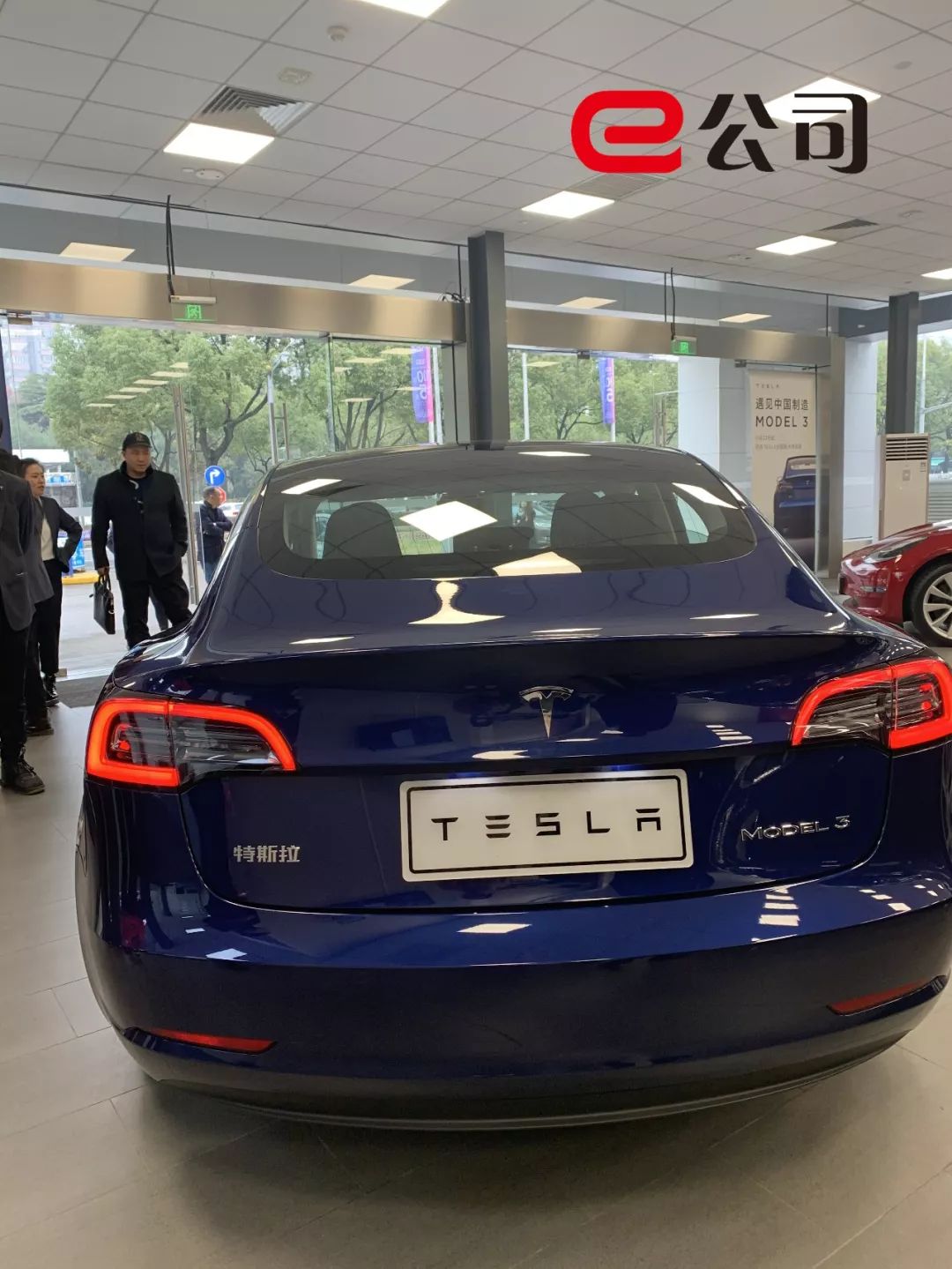 实探上海特斯拉丨中国速度加持,"这段时间都在加班"!