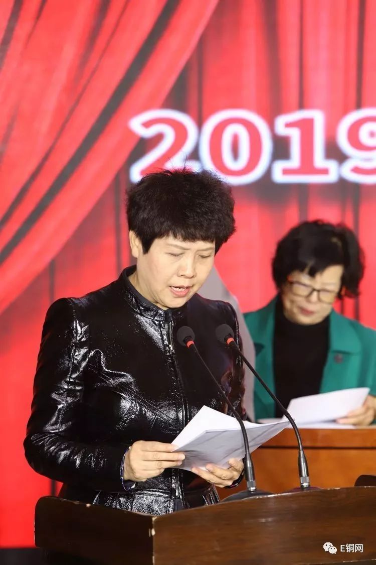 会长李清萍做工作报告常务副会长张惠主持会议工作总结暨表彰大会来源