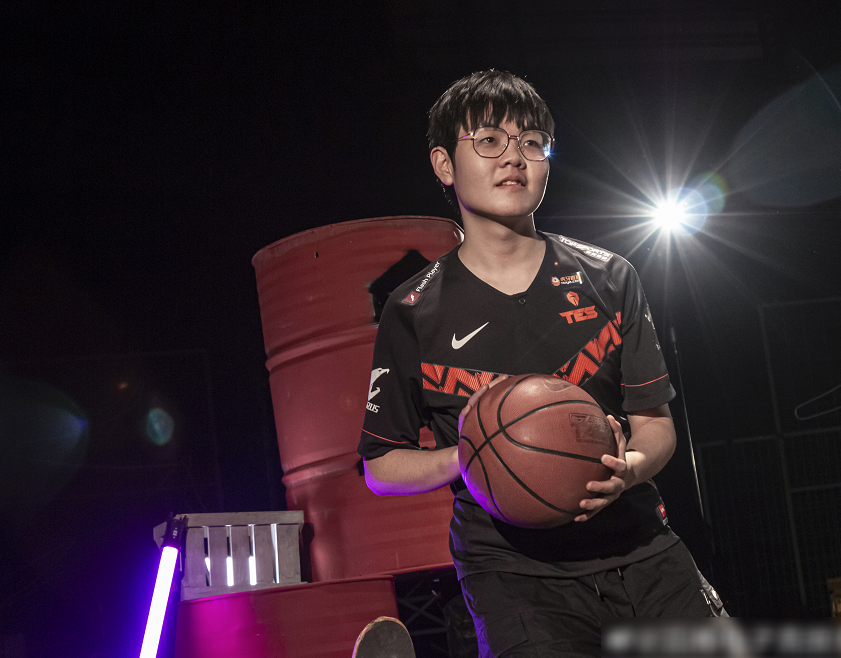 滔搏艺术照出炉karsa帅出新高度369模仿蔡徐坤亮了