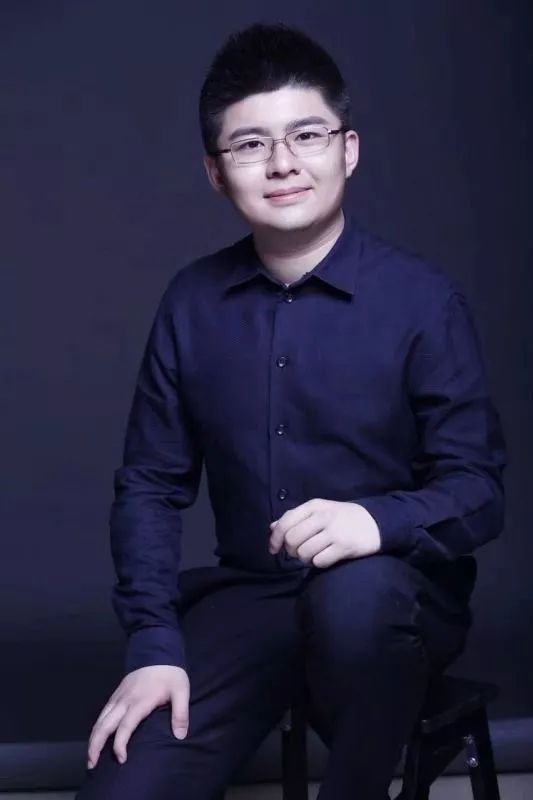 走近宝藏男孩人人爱乐新锐钢琴家李明阳奏响金色大厅