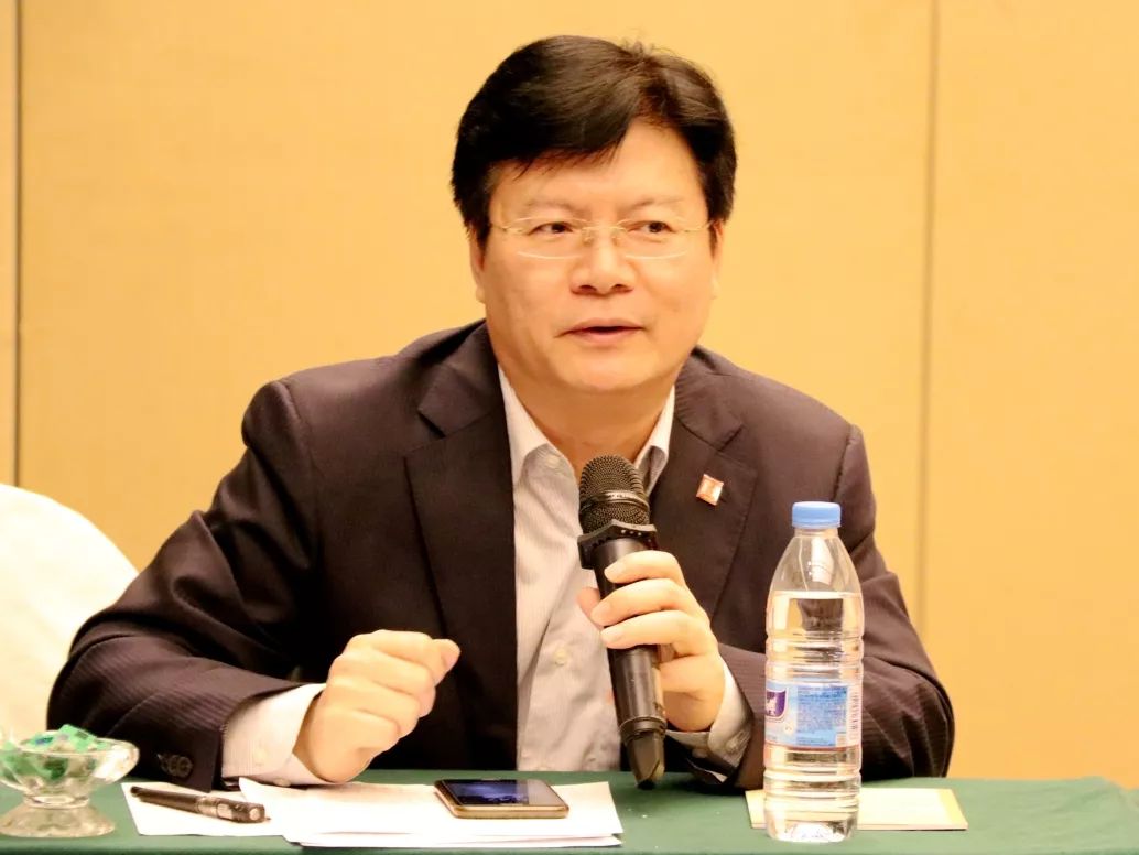 吴翔主任首先宣布了论坛议题和议事规则,与会高级合伙人紧密围绕律所