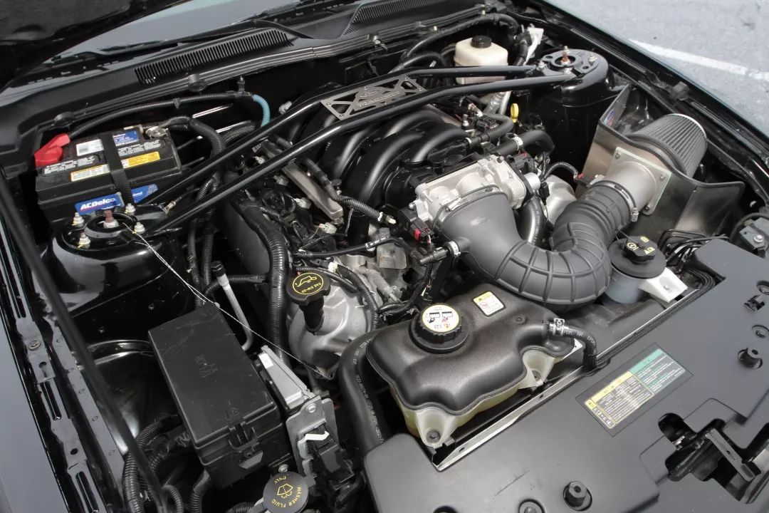 0的coyote发动机也非常出色,这时的gt-h也是在普通野马gt的基础上改