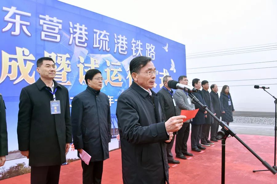█中国中铁副总经济师,投资开发部部长冯慧光发布首列试运行列车发车