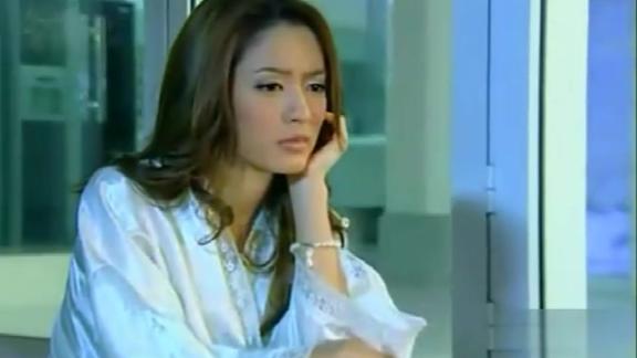 索拉雅半夜睡不着到院子里坐坐涵力正好在门口真是心有灵犀啊