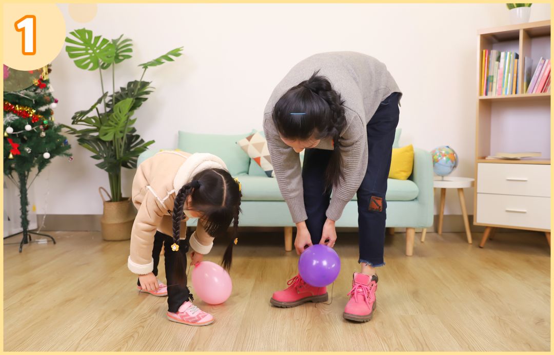 一旦开始了就要用尽全力去踩对方脚下的气球.