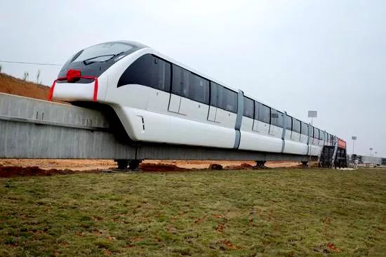 柳州造六编组跨座式单轨成功试跑柳州市民生活即将步入轻轨时代