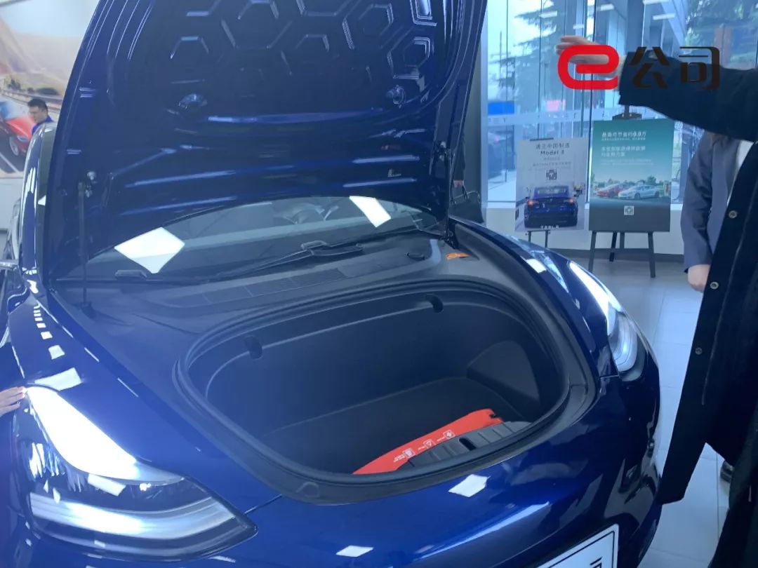 国产model 3前备箱