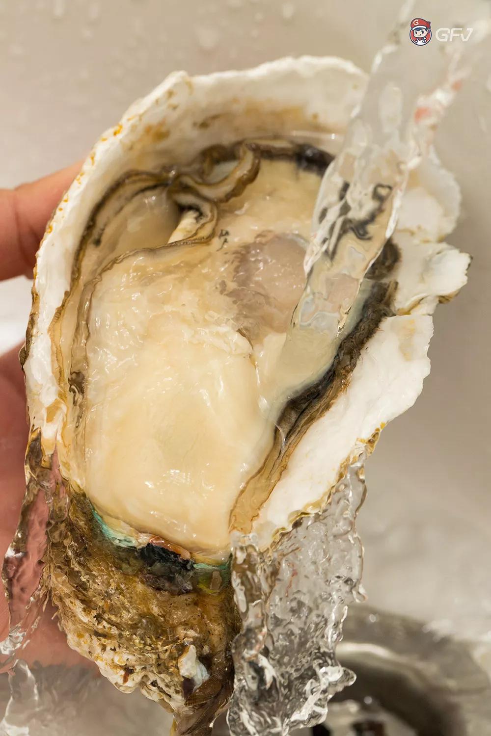 吃蚝专门店来了38元打劈巴掌大の生蚝肥到爆汁