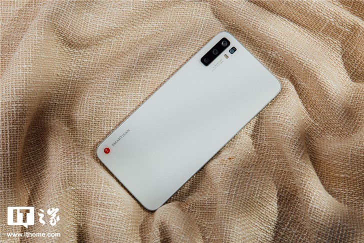 使用坚果pro3tnt模式我解锁了办公新技能