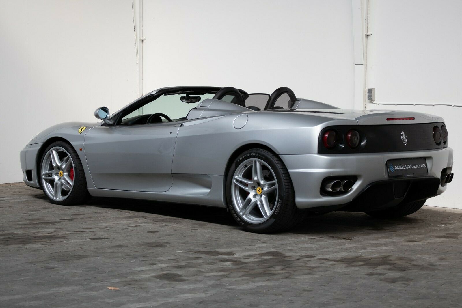 价值六万美元法拉利360 spider和兰博基尼gallardo